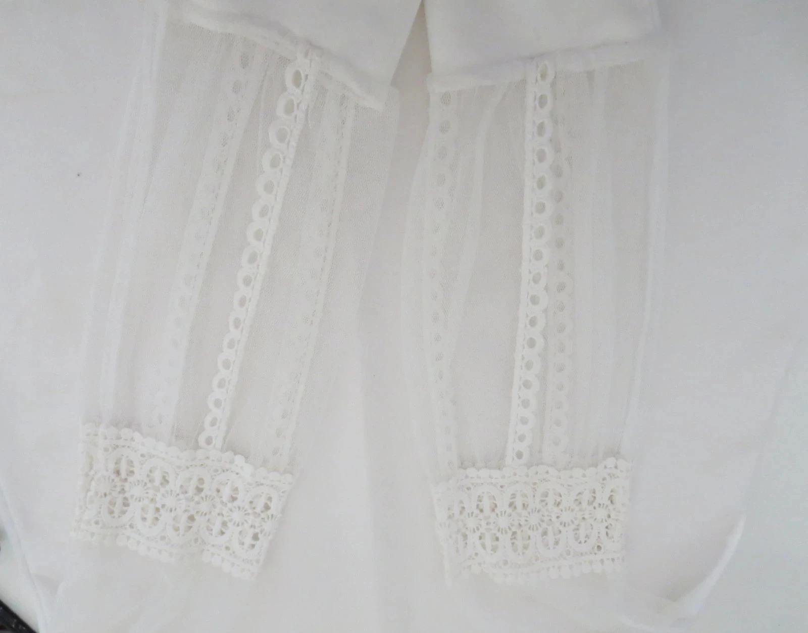 Blouse blanche chic en tulle et dentelle – Taille 40  – Excellent état – photo 4